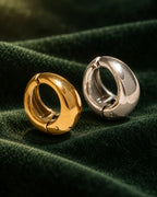 Ridge clip-on hoop in Gold and Silver side by side, thick dome shape with the hinged closure visible. No piercing needed.
